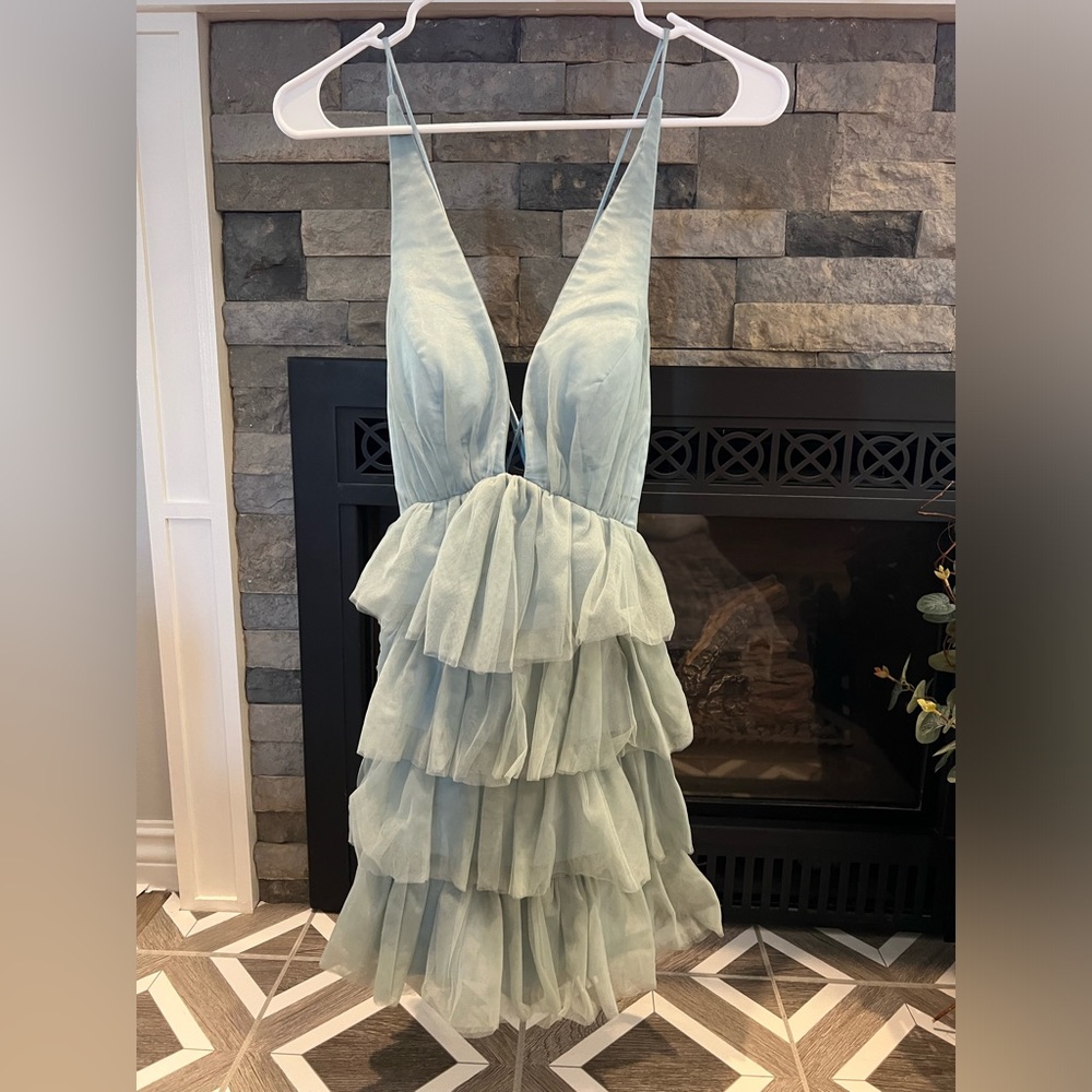 Super cute formal dress! Only worn once!